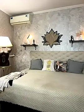 StripBianka online show from November 2025 06:50:01 AM