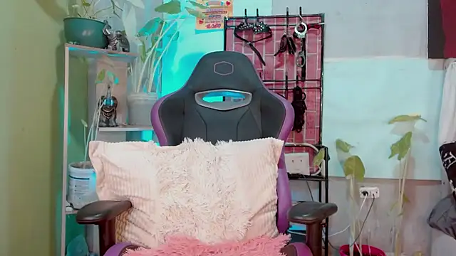 IM MAYA online show from November 2025 11:48:01 AM