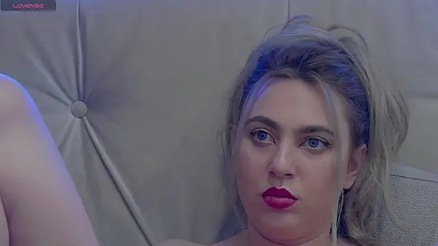 Snapshot of AvaBlue_ chatting on February 2025 11:04:01 AM AvaBlue online show from February 2025 11:04:01 AM