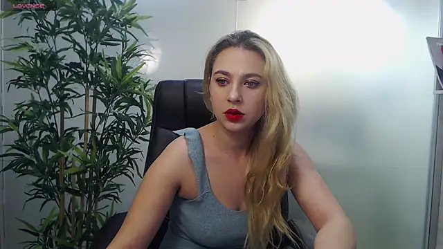 Snapshot of AvaBlue_ chatting on January 2025 04:14:02 AM AvaBlue online show from January 2025 04:14:02 AM