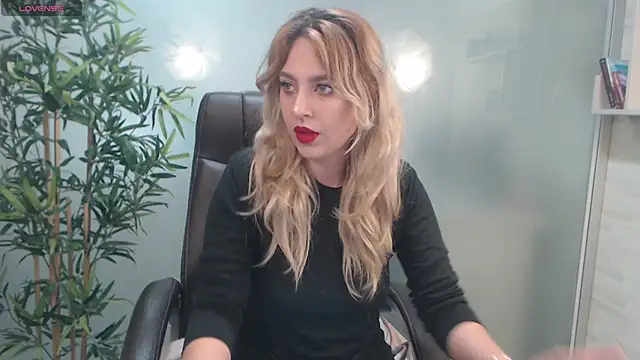 Snapshot of AvaBlue_ chatting on September 2025 06:09:02 AM AvaBlue online show from September 2025 06:09:02 AM