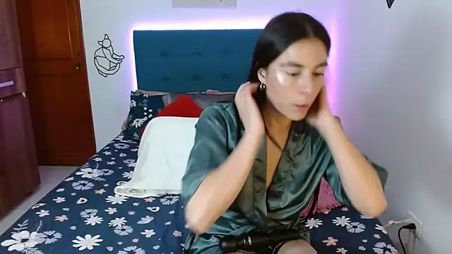 Snapshot of antonella_sweet33 chatting on January 2025 08:00:01 PM antonella sweet33 online show from January 2025 08:00:01 PM