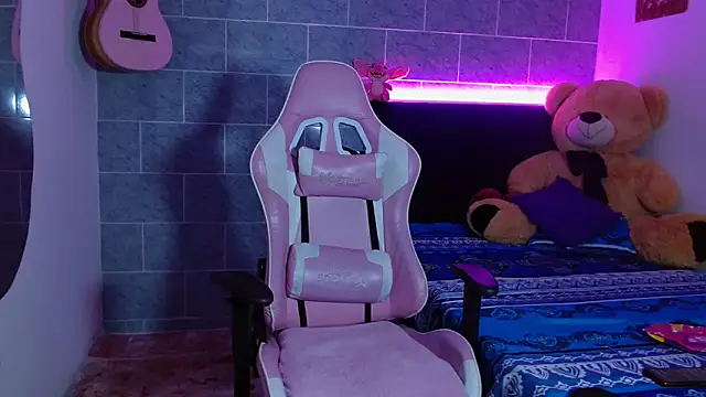 Dakota bumm online show from March 2026 06:18:02 PM