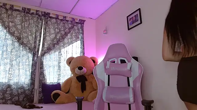 Dakota bumm online show from September 2025 07:10:02 PM