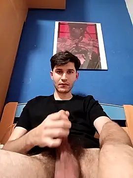 Snapshot of Esti02 chatting on November 2025 05:35:02 PM Esti02 online show from November 2025 05:35:02 PM