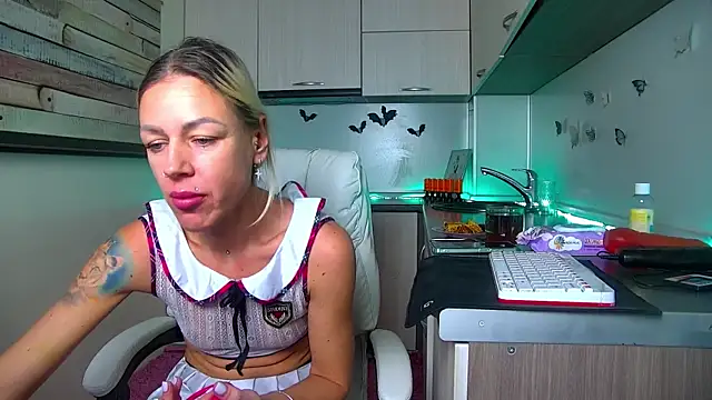 Snapshot of Skinny_Nally chatting on December 2025 01:17:01 AM Skinny Nally online show from December 2025 01:17:01 AM