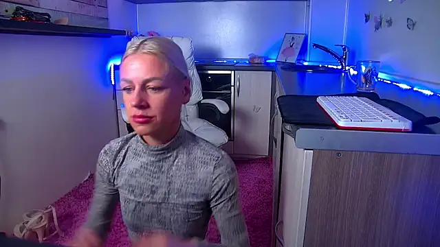 Skinny Nally online show from April 2026 01:42:02 AM