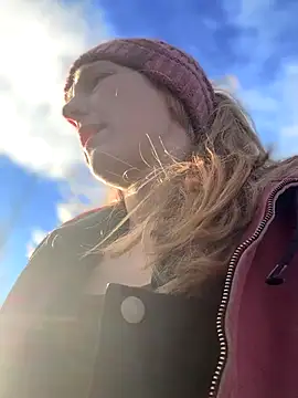 Snapshot of GoldenFlameGoddess chatting on December 2025 04:45:01 PM GoldenFlameGoddess online show from December 2025 04:45:01 PM