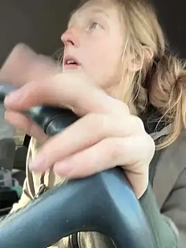 Snapshot of GoldenFlameGoddess chatting on December 2025 09:17:02 PM GoldenFlameGoddess online show from December 2025 09:17:02 PM