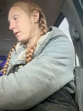 GoldenFlameGoddess online show from April 2026 07:28:02 PM