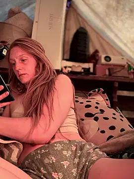 GoldenFlameGoddess online show from November 2025 03:44:01 PM