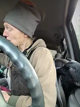 Snapshot of GoldenFlameGoddess chatting on December 2025 10:24:01 PM GoldenFlameGoddess online show from December 2025 10:24:01 PM