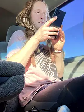 Snapshot of GoldenFlameGoddess chatting on January 2026 07:10:02 PM GoldenFlameGoddess online show from January 2026 07:10:02 PM