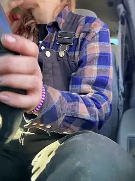 Snapshot of GoldenFlameGoddess chatting on January 2026 07:54:02 PM GoldenFlameGoddess online show from January 2026 07:54:02 PM