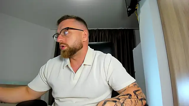 Snapshot of Findom_guy chatting on June 2026 05:29:01 PM Findom guy online show from June 2026 05:29:01 PM