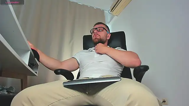 Findom guy online show from October 2025 01:02:01 PM
