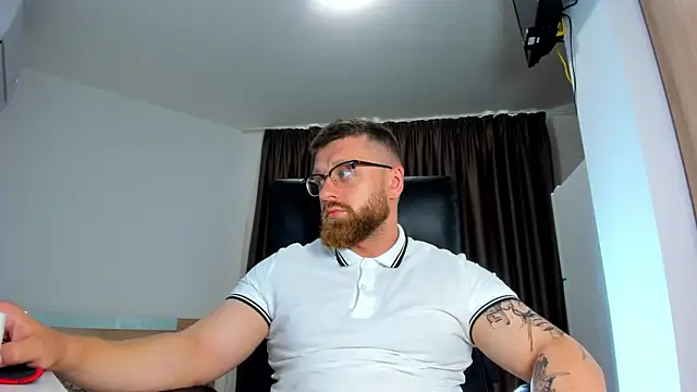 Snapshot of Findom_guy chatting on June 2026 11:11:02 AM Findom guy online show from June 2026 11:11:02 AM