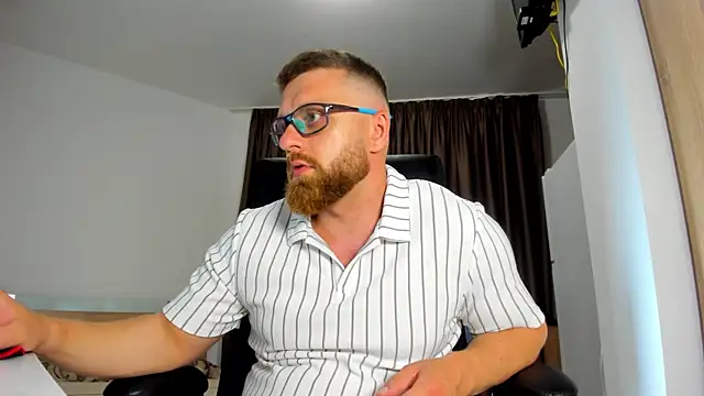 Snapshot of Findom_guy chatting on June 2026 04:29:01 PM Findom guy online show from June 2026 04:29:01 PM