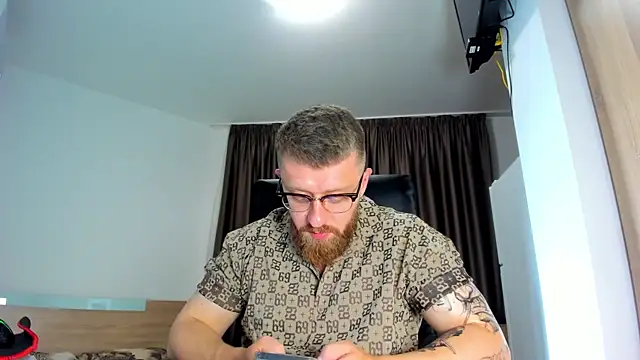Snapshot of Findom_guy chatting on June 2026 05:22:02 PM Findom guy online show from June 2026 05:22:02 PM