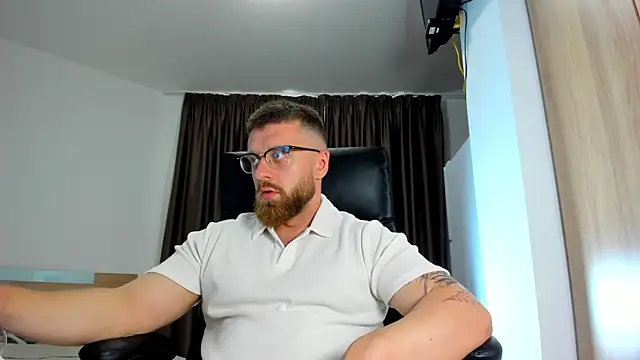 Snapshot of Findom_guy chatting on June 2026 10:23:01 AM Findom guy online show from June 2026 10:23:01 AM