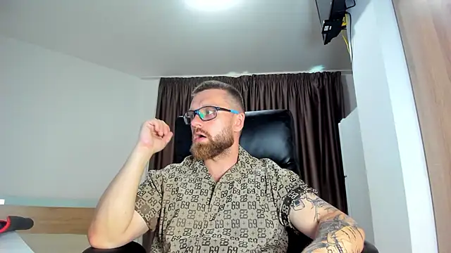 Snapshot of Findom_guy chatting on July 2026 03:57:01 PM Findom guy online show from July 2026 03:57:01 PM