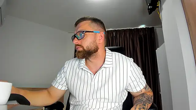 Snapshot of Findom_guy chatting on July 2026 03:18:02 PM Findom guy online show from July 2026 03:18:02 PM