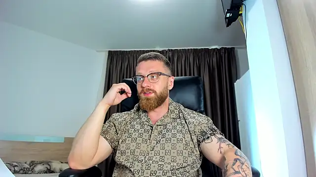 Snapshot of Findom_guy chatting on June 2026 04:23:01 PM Findom guy online show from June 2026 04:23:01 PM