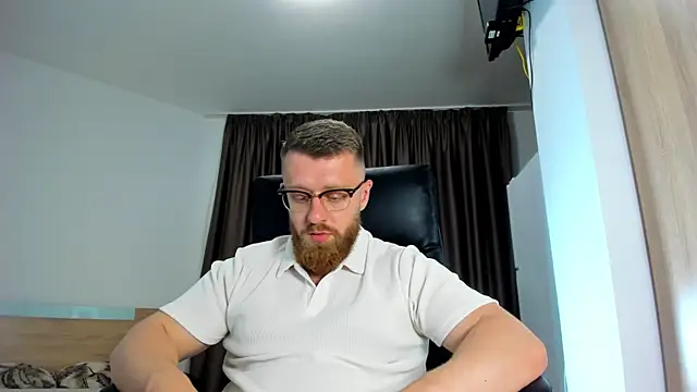 Snapshot of Findom_guy chatting on June 2026 04:52:02 PM Findom guy online show from June 2026 04:52:02 PM