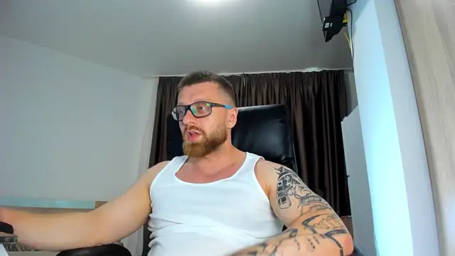Snapshot of Findom_guy chatting on June 2026 04:34:01 PM Findom guy online show from June 2026 04:34:01 PM