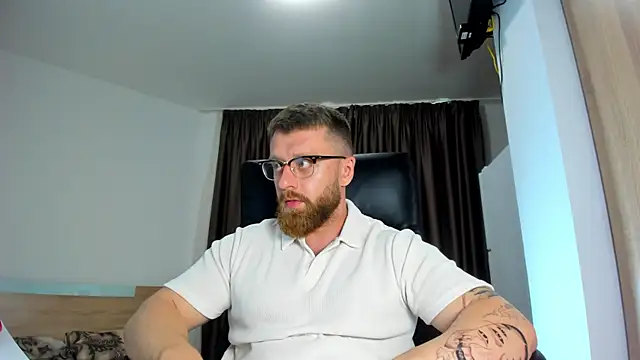 Snapshot of Findom_guy chatting on June 2026 03:12:02 PM Findom guy online show from June 2026 03:12:02 PM