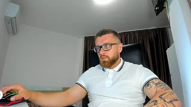 Snapshot of Findom_guy chatting on June 2026 05:22:01 PM Findom guy online show from June 2026 05:22:01 PM