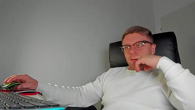 Findom guy online show from March 2025 04:28:01 PM