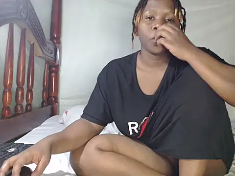 Queentesi online show from May 2026 10:00:02 PM
