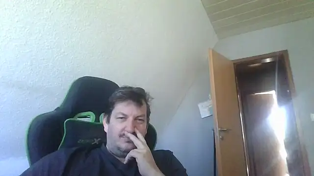 Snapshot of Golffahrer1982 chatting on May 2026 08:02:02 AM Golffahrer1982 online show from May 2026 08:02:02 AM