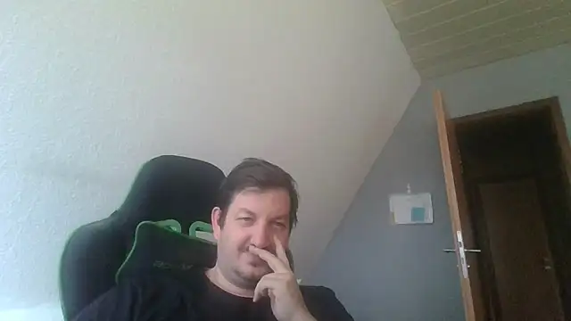 Snapshot of Golffahrer1982 chatting on October 2025 02:25:02 PM Golffahrer1982 online show from October 2025 02:25:02 PM