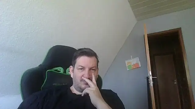 Golffahrer1982 online show from March 2026 09:54:02 AM