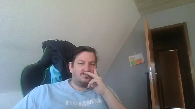 Snapshot of Golffahrer1982 chatting on February 2026 10:37:02 AM Golffahrer1982 online show from February 2026 10:37:02 AM