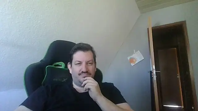 Golffahrer1982 online show from April 2026 07:59:01 AM