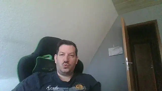 Snapshot of Golffahrer1982 chatting on December 2025 10:06:01 AM Golffahrer1982 online show from December 2025 10:06:01 AM