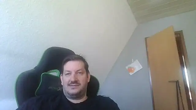 Golffahrer1982 online show from April 2026 09:43:01 AM