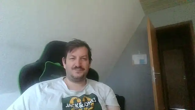 Snapshot of Golffahrer1982 chatting on October 2025 11:33:01 AM Golffahrer1982 online show from October 2025 11:33:01 AM