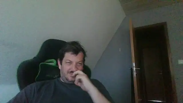 Snapshot of Golffahrer1982 chatting on May 2026 07:25:01 AM Golffahrer1982 online show from May 2026 07:25:01 AM