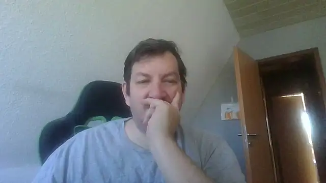 Snapshot of Golffahrer1982 chatting on November 2025 09:35:01 AM Golffahrer1982 online show from November 2025 09:35:01 AM