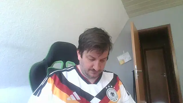 Snapshot of Golffahrer1982 chatting on June 2026 08:48:02 AM Golffahrer1982 online show from June 2026 08:48:02 AM
