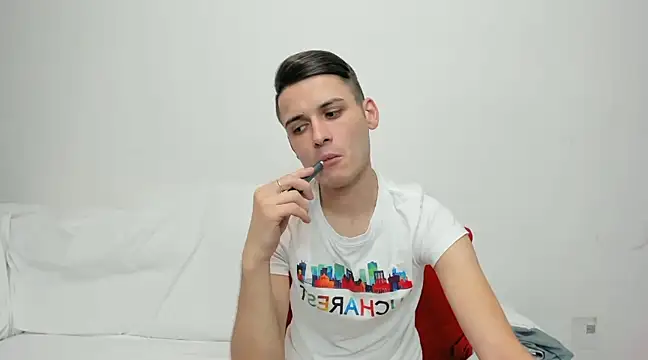 Snapshot of andboyfor6 chatting on December 2024 02:09:01 AM andboyfor6 online show from December 2024 02:09:01 AM