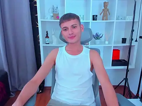 Snapshot of andboyfor6 chatting on September 2025 01:33:02 PM andboyfor6 online show from September 2025 01:33:02 PM