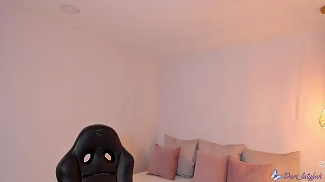 Snapshot of dari_kim chatting on December 2024 01:30:01 PM dari kim online show from December 2024 01:30:01 PM