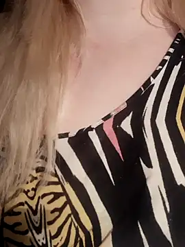 D Marinna online show from December 2025 08:04:02 PM