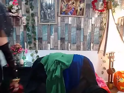 Snapshot of KarimaSarabe chatting on October 2025 11:00:02 PM KarimaSarabe online show from October 2025 11:00:02 PM