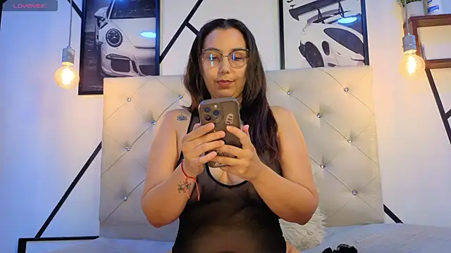 Snapshot of violetasimonz chatting on June 2026 08:35:01 PM violetasimonz online show from June 2026 08:35:01 PM
